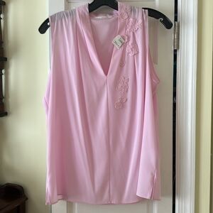 Gorgeous Tahari top. Brand new with tags. Perfect for summer